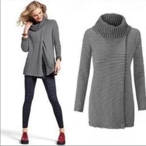 CAbi Fergie Split Stripe Turtleneck Sweater - Medium - Picture 2 of 6